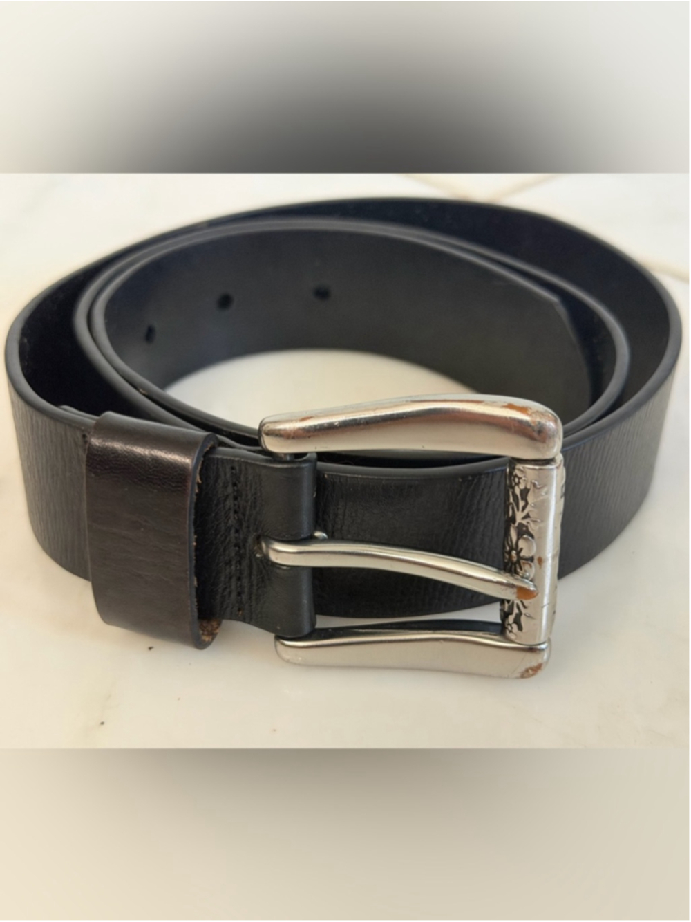 Fossil Black Genuine Leather Belt men or women size medium floral silver buckle